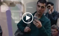 【视频】【三星新广告火了！这把iPhone X刘海黑得“漂亮”】